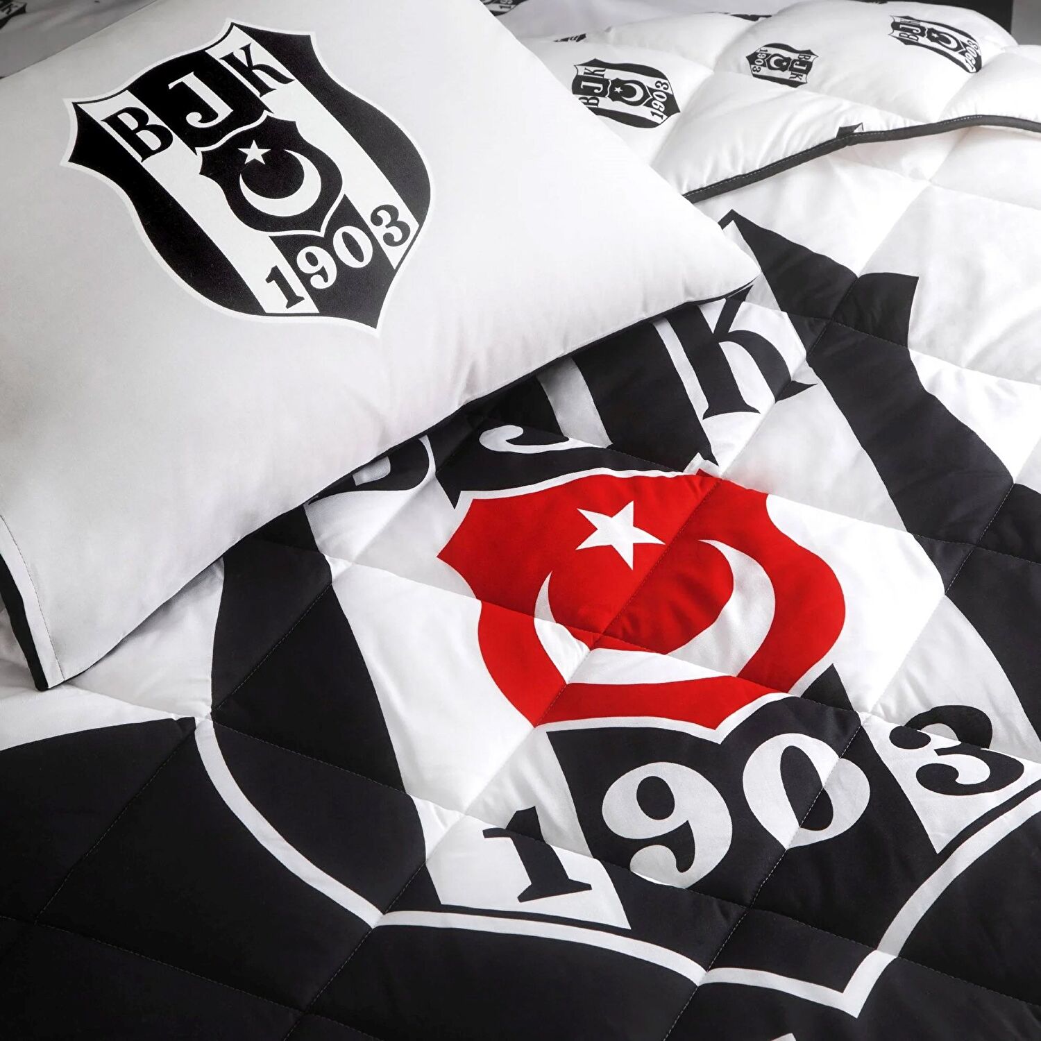 Taç Lisanslı Beşiktaş Logo Tek Kişilik Yorgan Seti