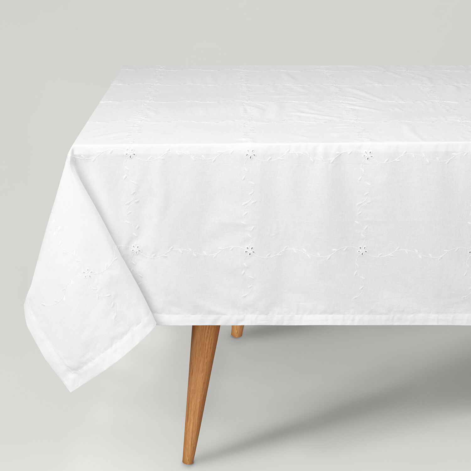 Linens Petunıa 150x250 cm Masa Örtüsü Kırık Beyaz