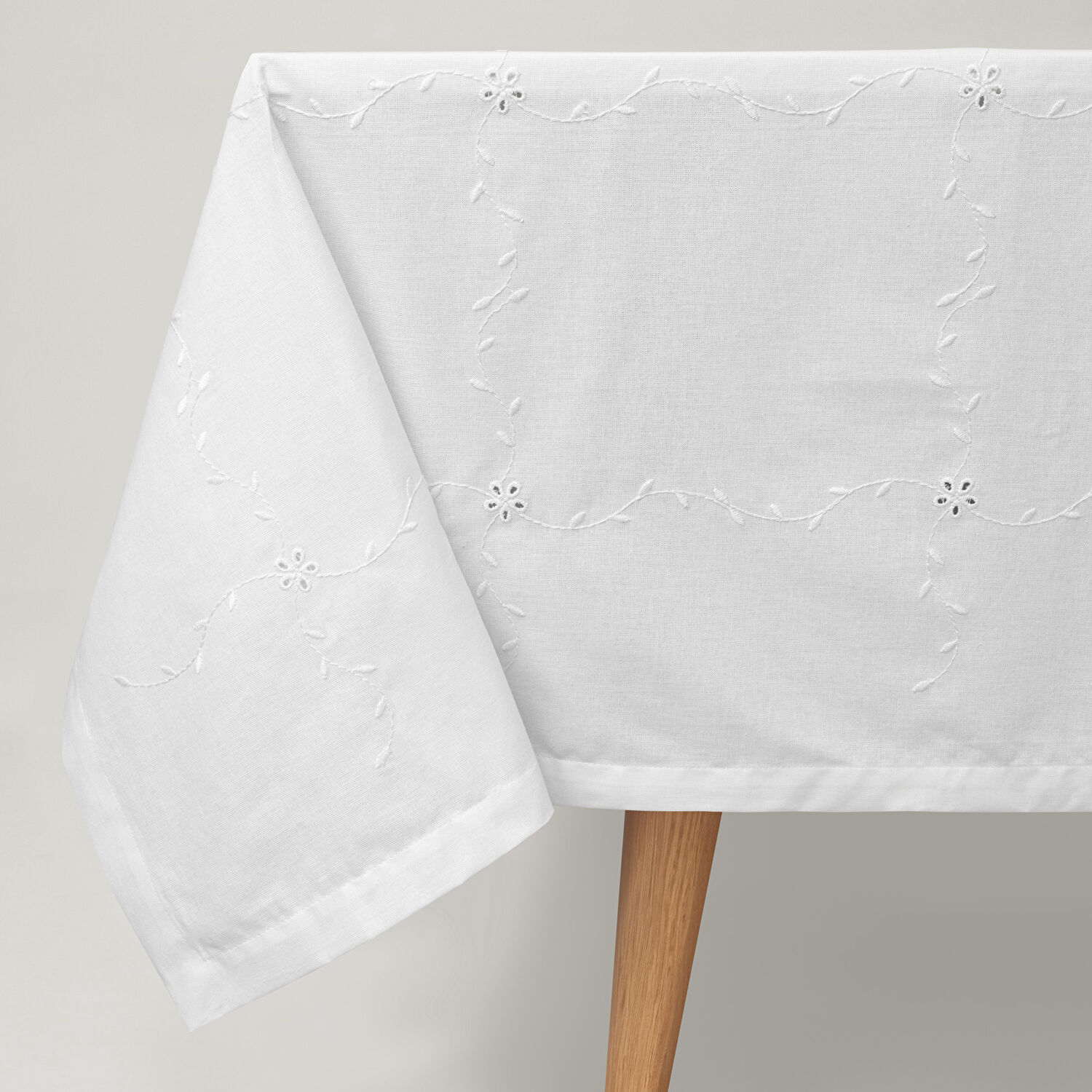 Linens Petunıa 150x250 cm Masa Örtüsü Kırık Beyaz