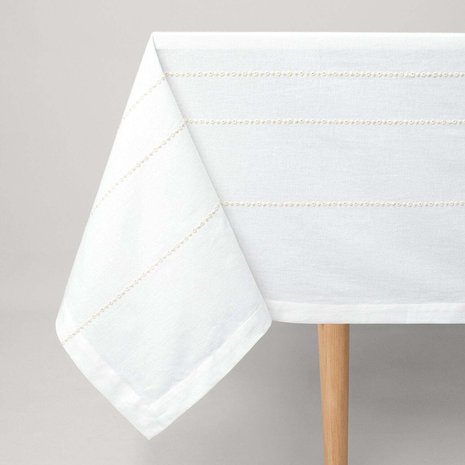 Linens Patrick 150x300 cm Masa Örtüsü Kırık Beyaz