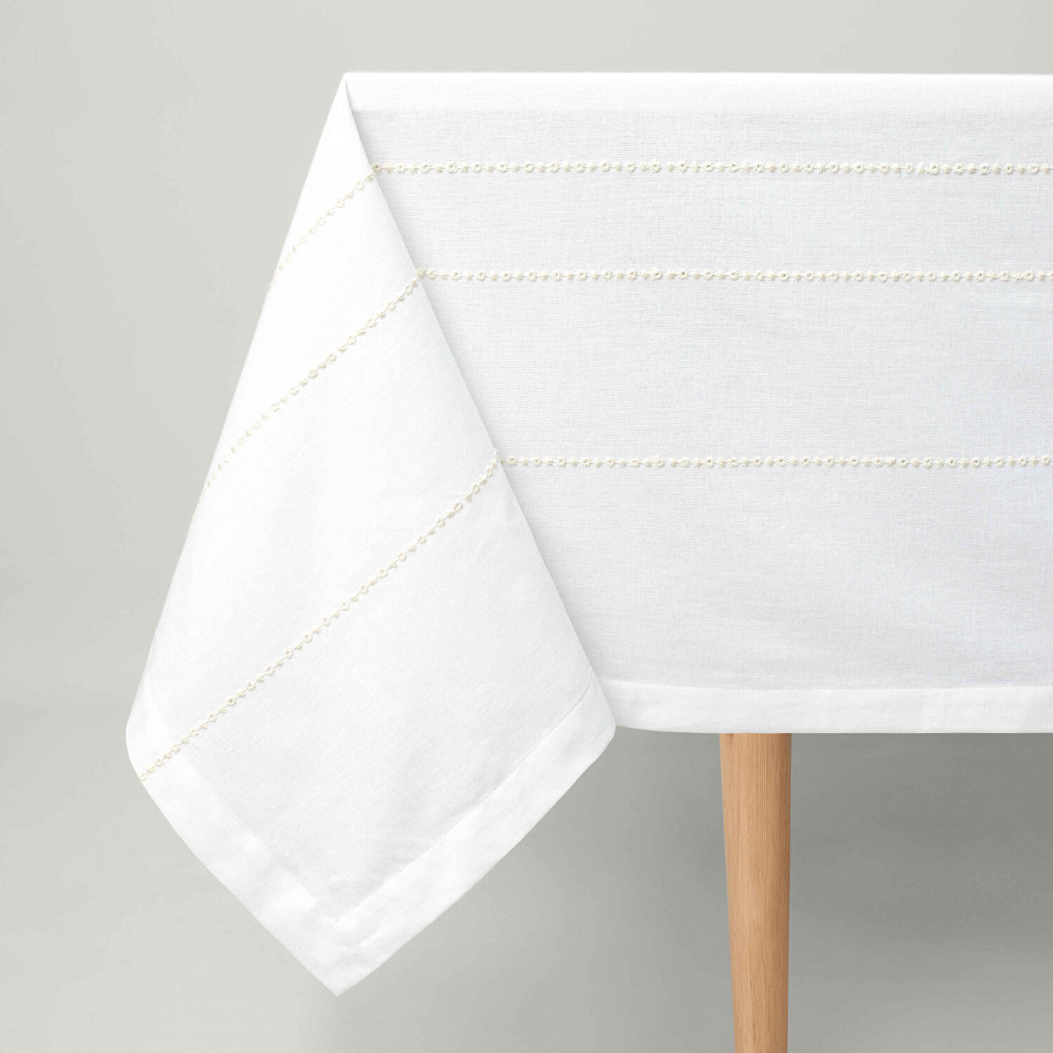 Linens Patrick 150x250 cm Masa Örtüsü Kırık Beyaz