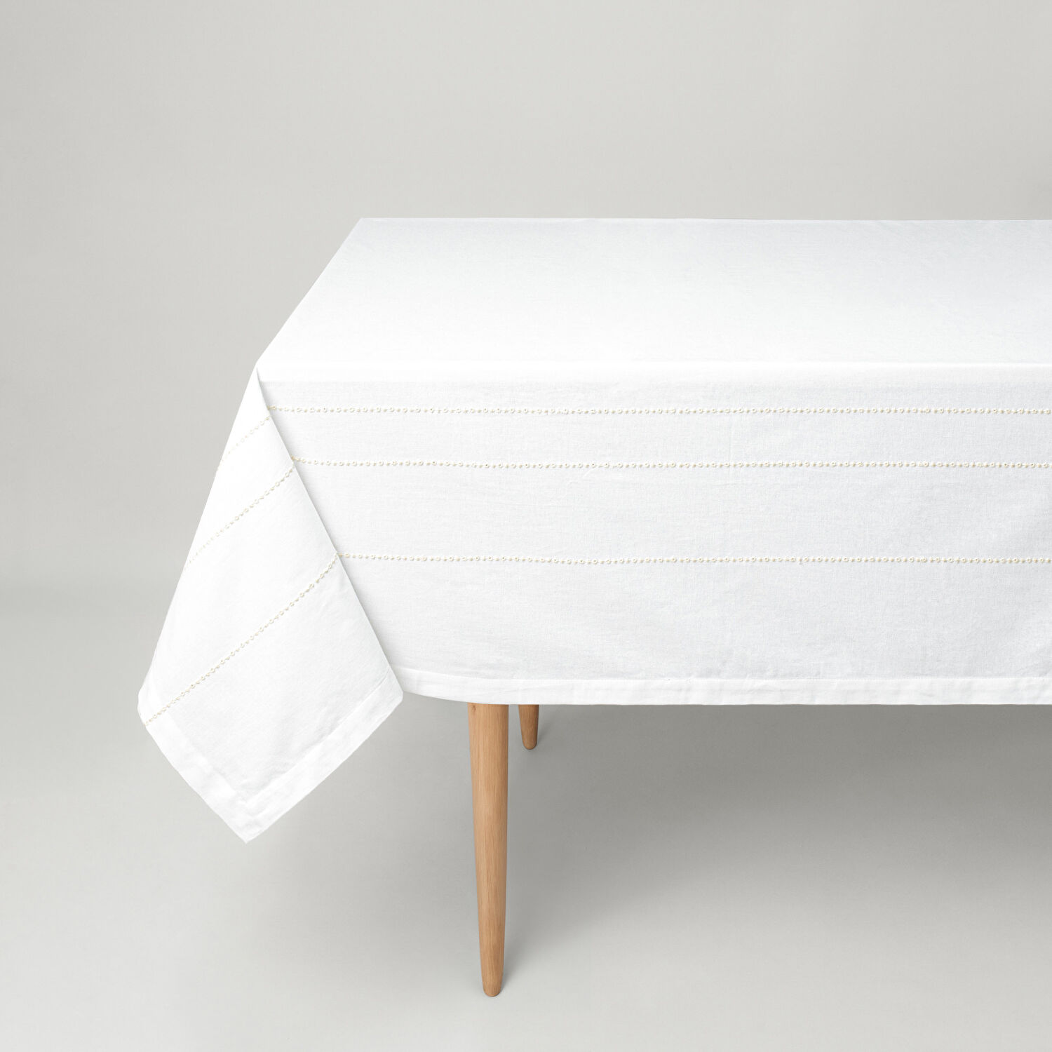 Linens Patrick 150x300 cm Masa Örtüsü Kırık Beyaz