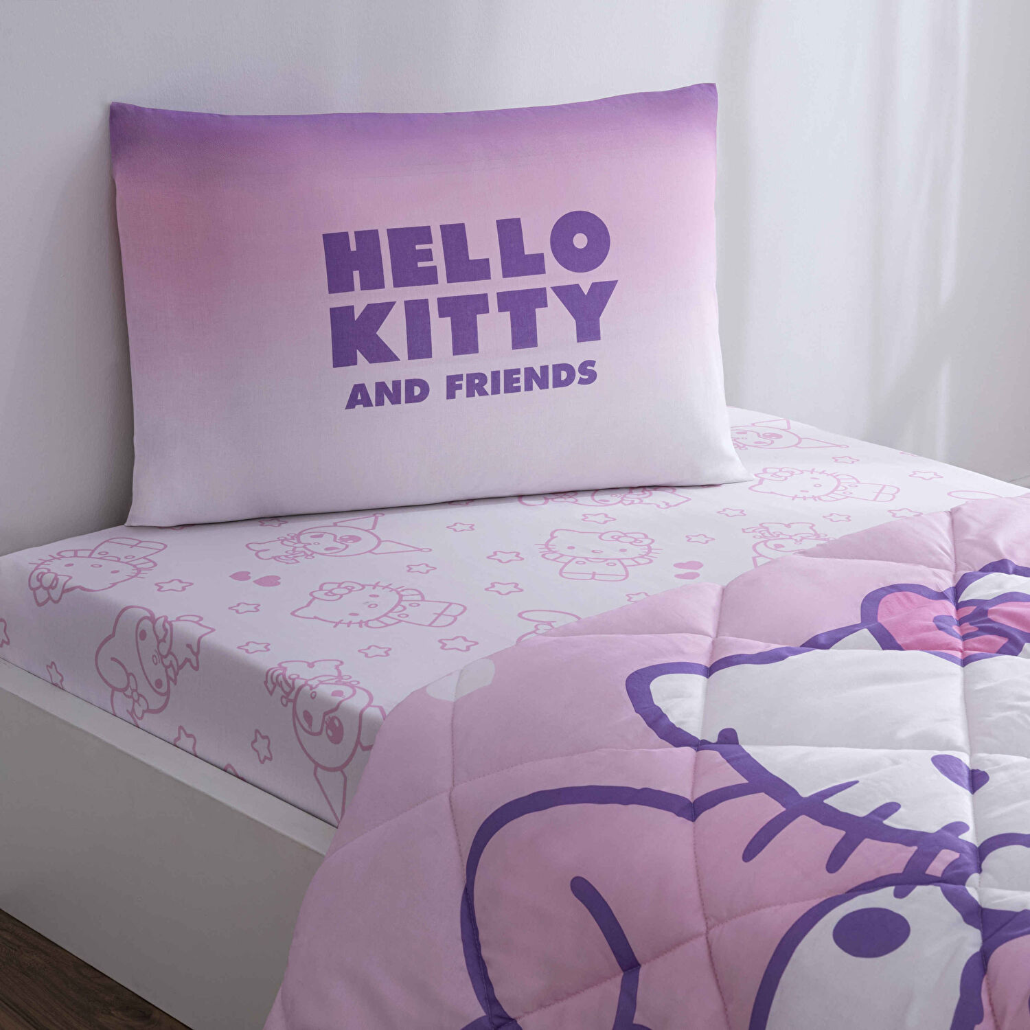 Taç Lisanslı Hello Kitty & Friends Tek Kişilik Pamuk Yorgan Seti