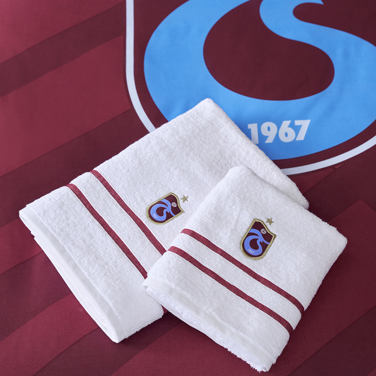 Taç Lisanslı Trabzonspor Arma Pamuk 50x90 cm Yüz Havlusu Beyaz