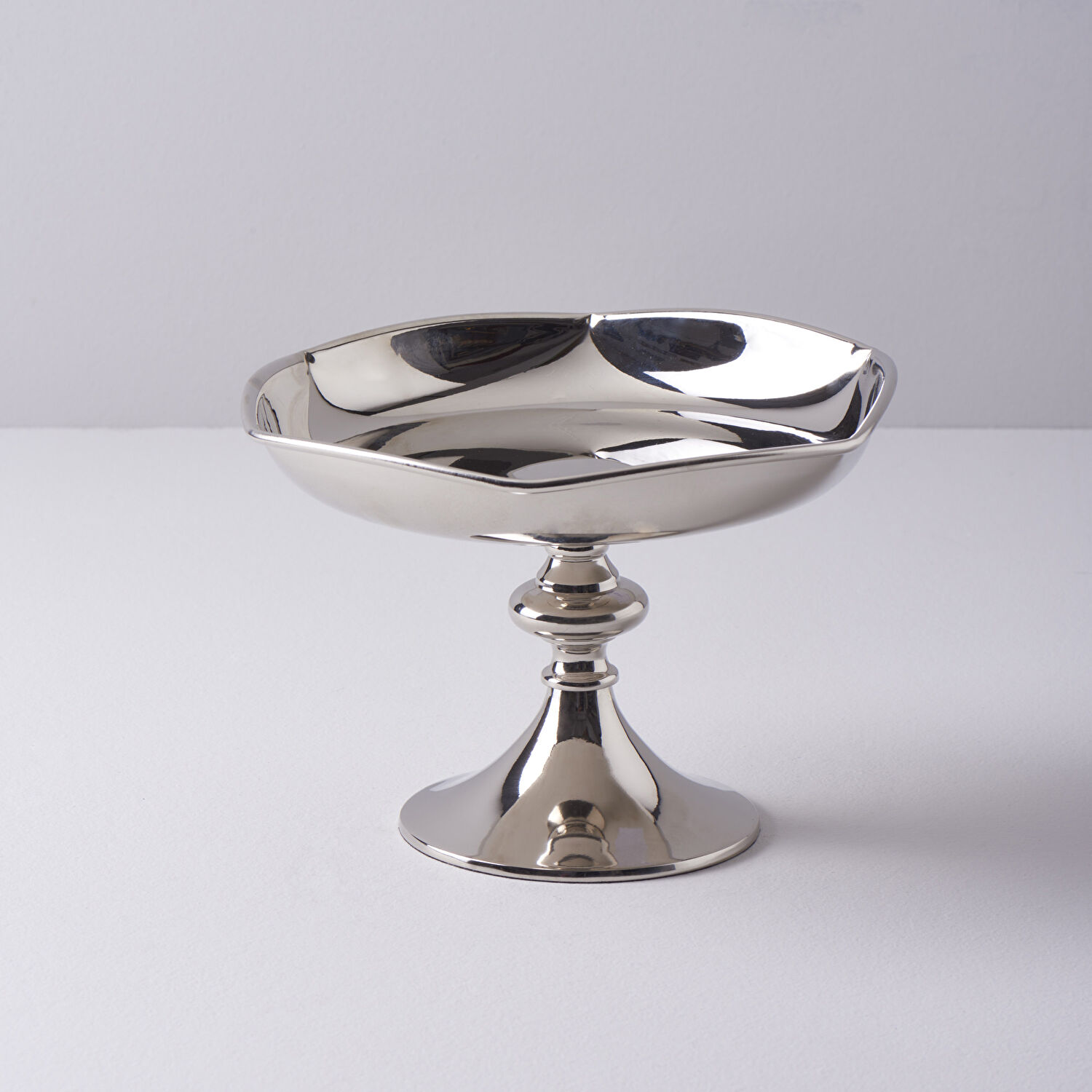 Linens Wawe 21x21x14 cm Ayaklı Servis Gümüş