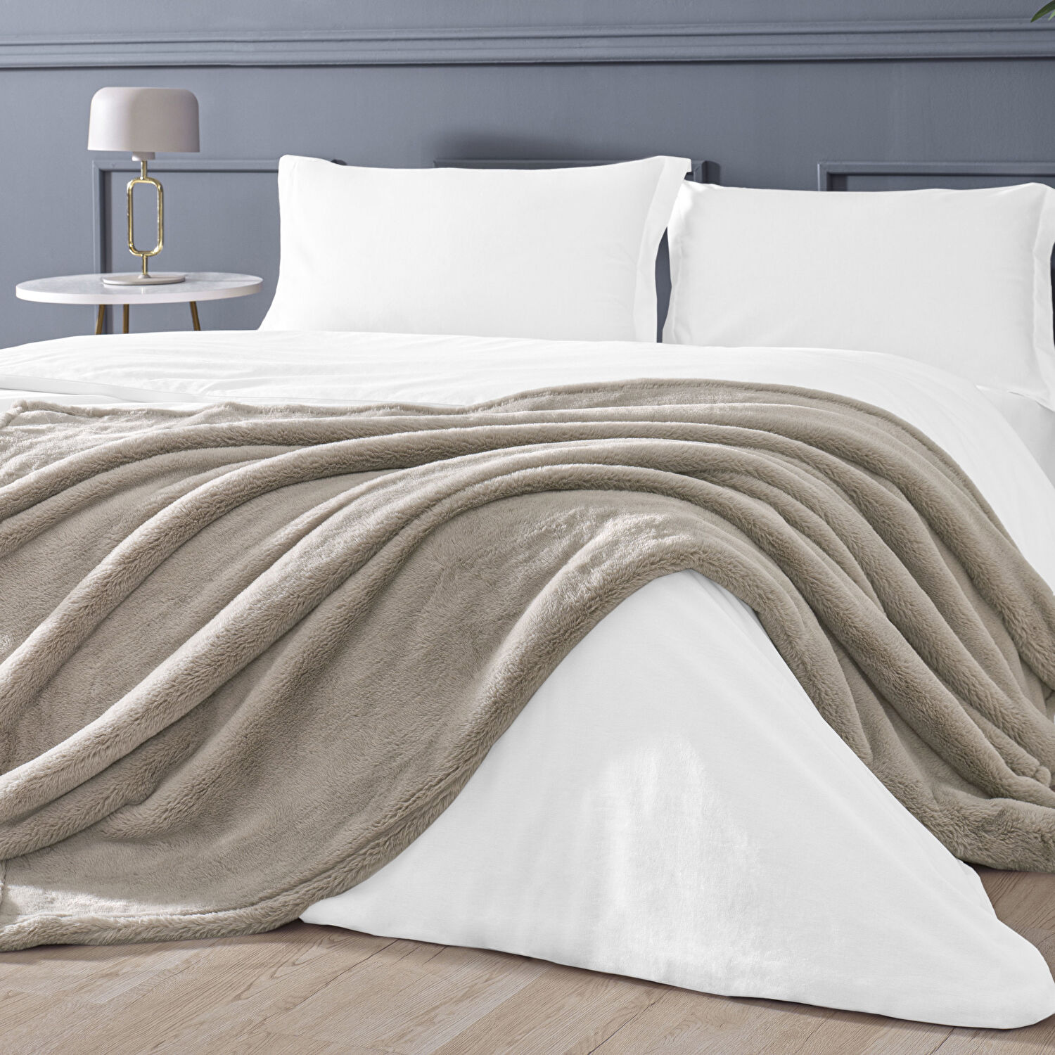 Linens Mathie Throw / TV Battaniyesi Vizon