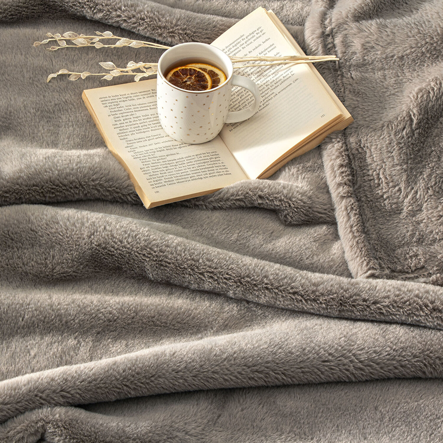 Linens Mathie Throw / TV Battaniyesi Vizon