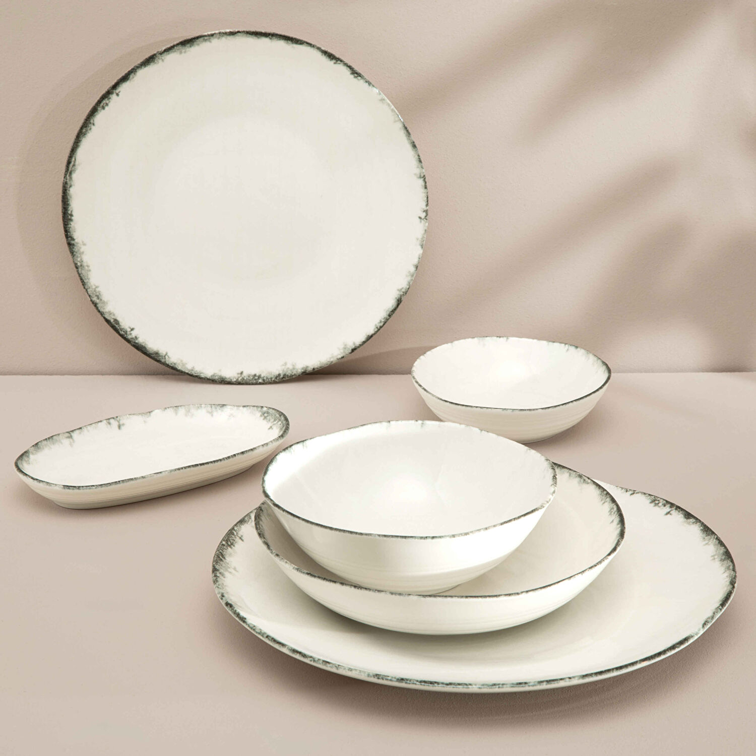 Linens Natura Porselen 28 cm Servis Tabağı Ekru-Antrasit